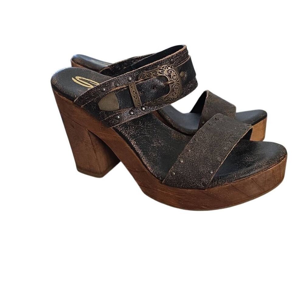 SbiccaโWomen's Size 7 Brown Distressed Leather Wood Western Style Heels